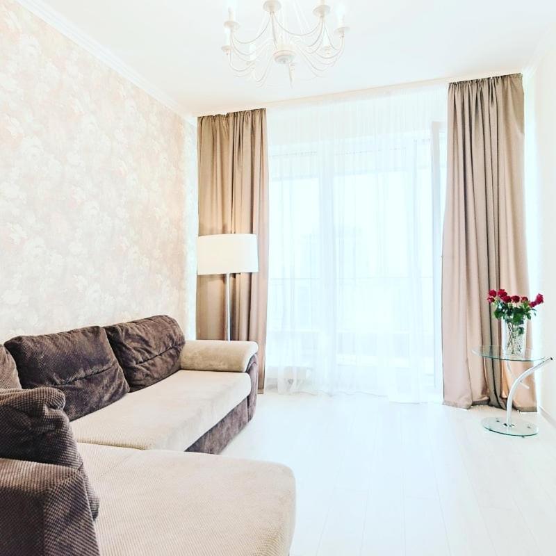 1 Room 60M2 Center Of Obolon Near River Side. With Terrace. 22 Floor Kiev Dış mekan fotoğraf