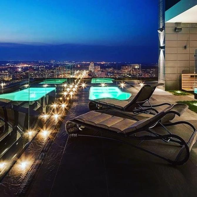 1 Room 60M2 Center Of Obolon Near River Side. With Terrace. 22 Floor Kiev Dış mekan fotoğraf